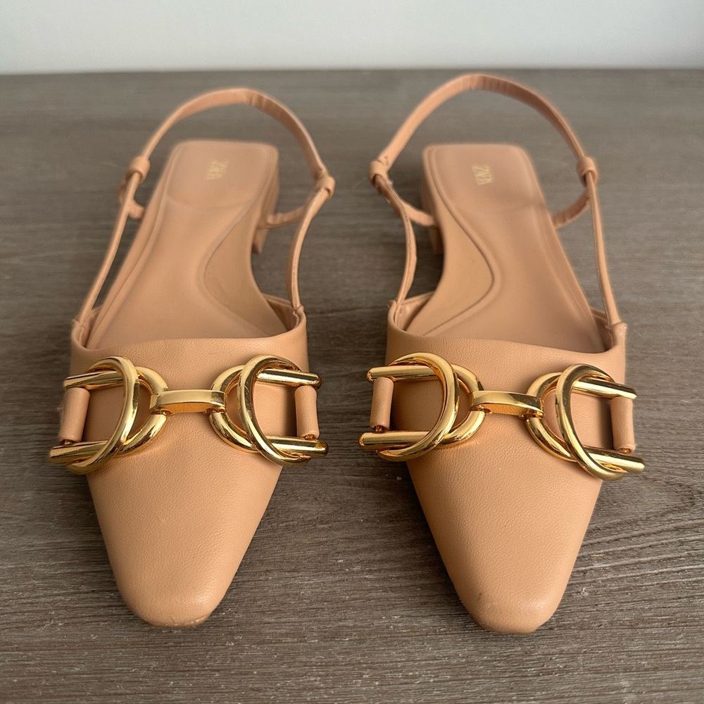 Zara Flat Strappy Sandals size 35 / 5